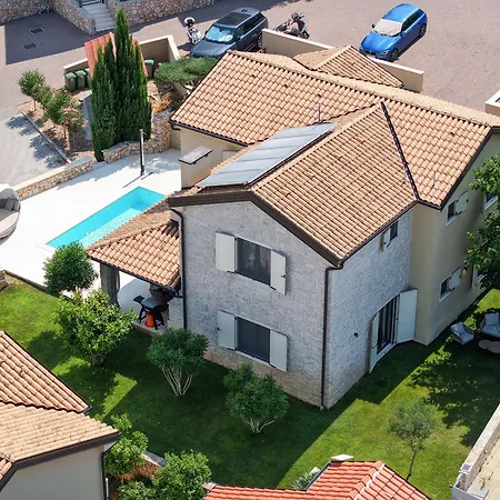 Villa T *