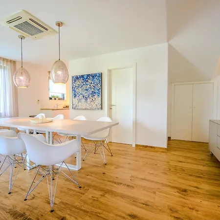 T * Betina (Sibenik-Knin)