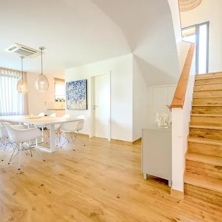 Villa T