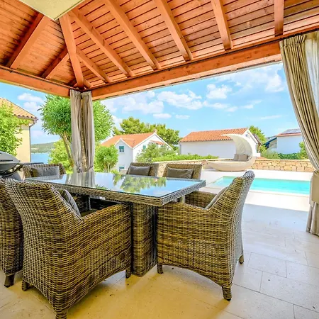 T * Betina (Sibenik-Knin)