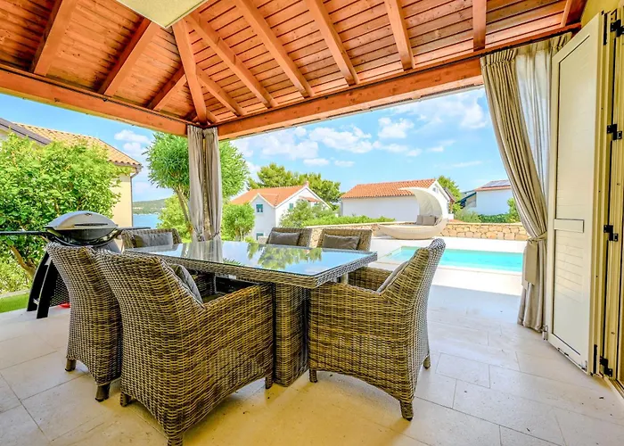 T * Betina (Sibenik-Knin)